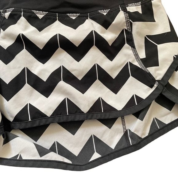Lululemon Run: Speed  Short *Arrow Chevron White Black* Size 8 - Picture 5 of 8